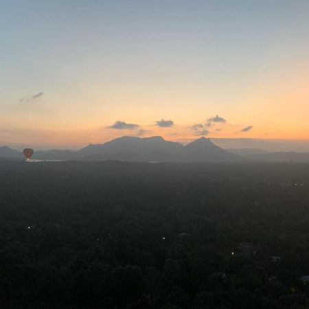 دامبولا Lak View Family Resort المظهر الخارجي الصورة